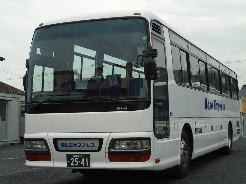 大型バスエルガ LKG-LV234Q3(〜) ディーゼル車(7800cc) 大型自家用・送迎バス(標準搭載:145G51×2) G&Yuバッテリー PROHEAVY HD-155G51×2 いすゞエルガ（初代④）（LKG-⁄Q*G-LV234系） | つばめバスの記録集